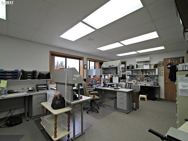 329 E Happy Valley Rd, Roseburg, OR 97471